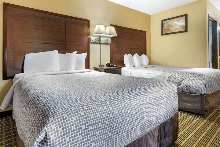 Double Bed Accessible (13 of 19)