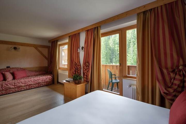 Room 4 of 19