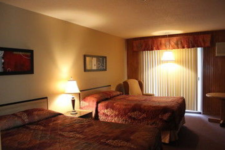 Room 6 of 8