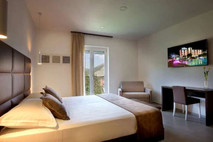 Room 26 of 190