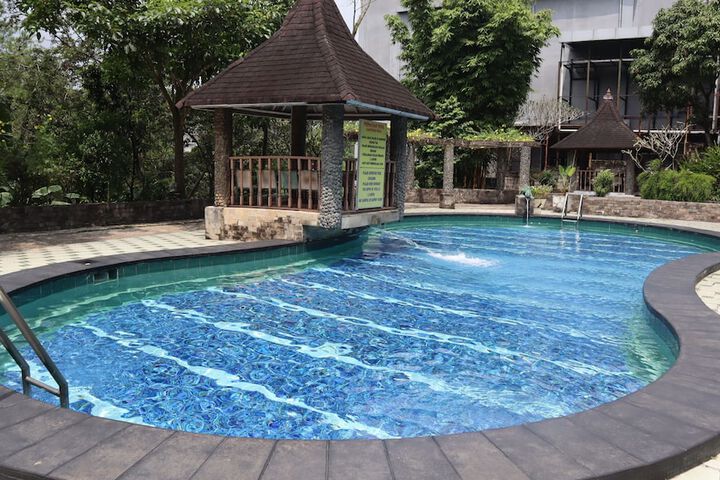 Pool 9 of 15
