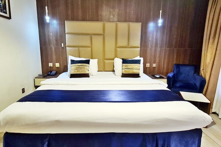 Room 12 of 51