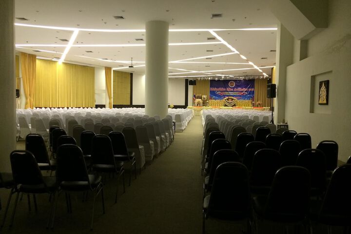 Business Center 23 of 26