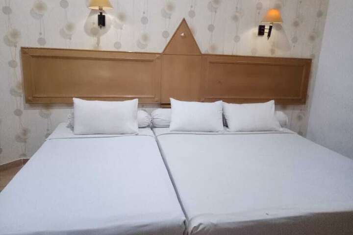 Room 8 of 18