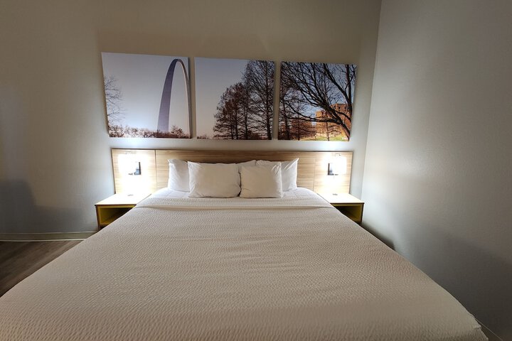 1 King Bed (1 of 9)