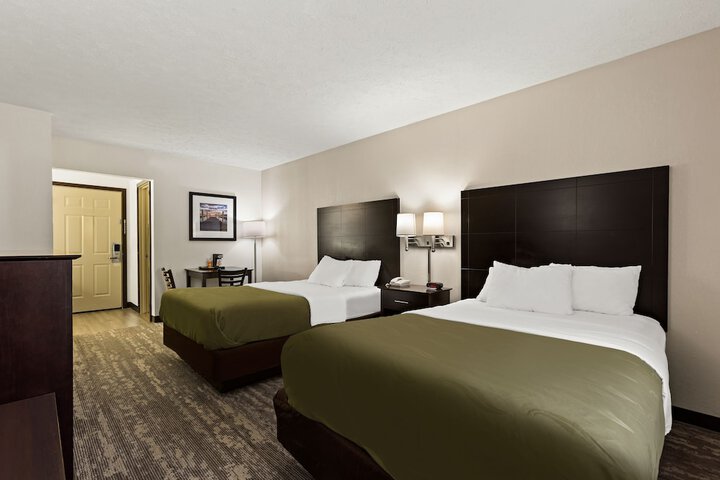 2 Double Beds (8 of 8)