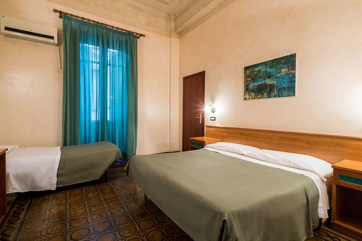 Room 14 of 36