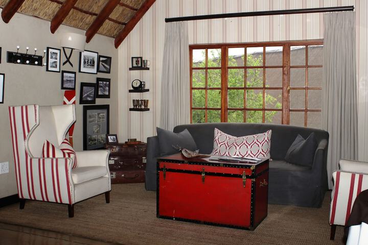Lounge 27 of 39