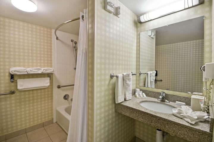 2 Queen Beds (3 of 7)