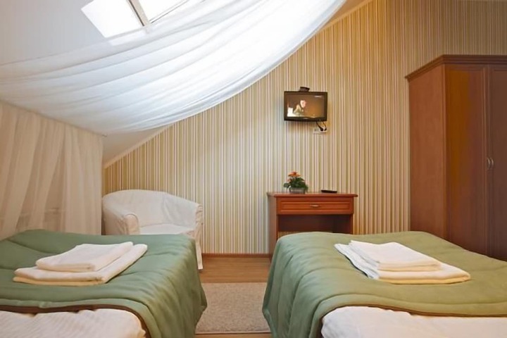 Room 7 of 25