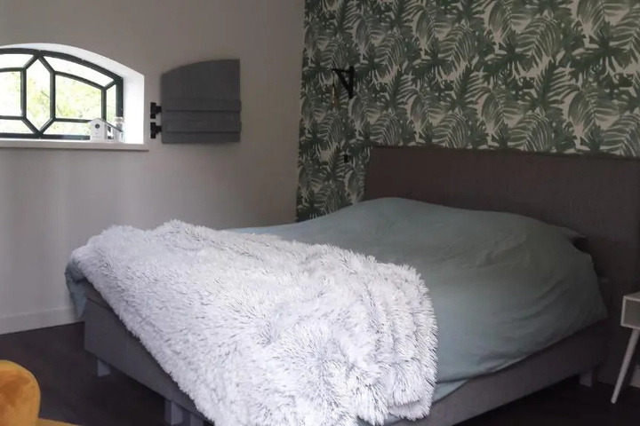 Room 2 of 7