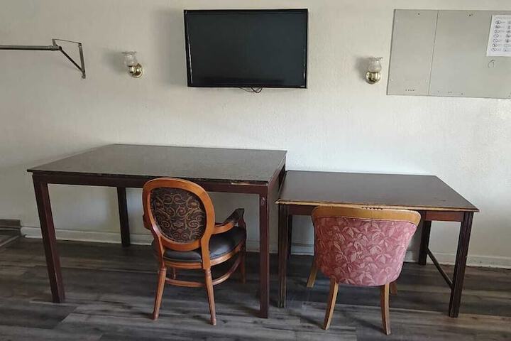 Room 11 of 22