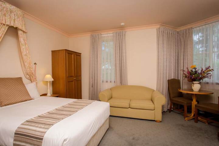 Room 10 of 38