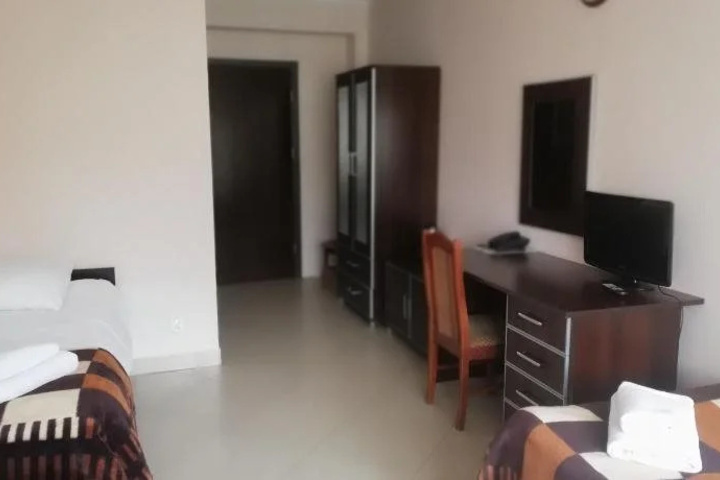Room 6 of 16