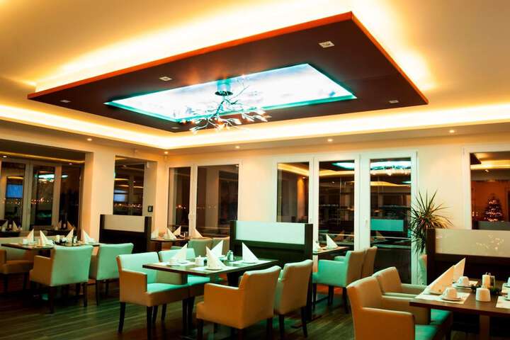 Dining 43 of 63