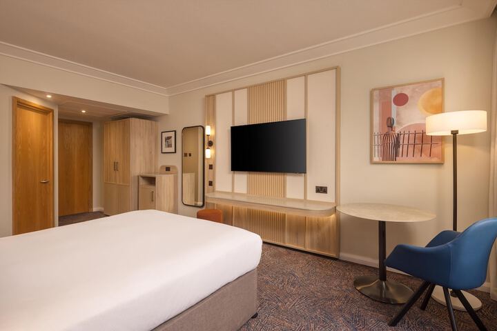 Room 53 of 148
