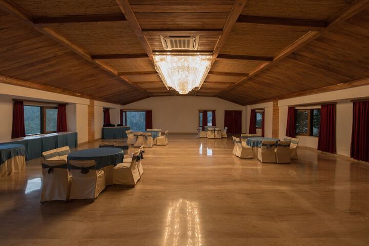 Ballroom/Hall 64 of 79