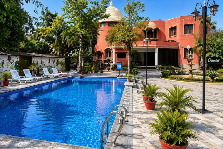 Hotel with Pool