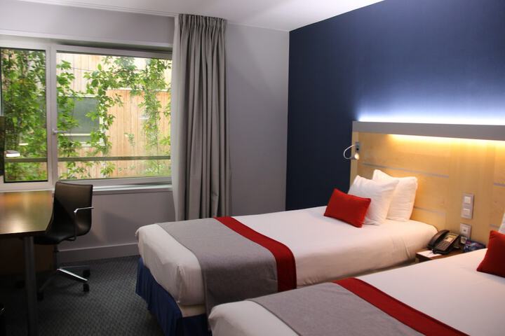 Room 7 of 120