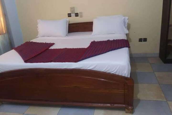 Room 6 of 16