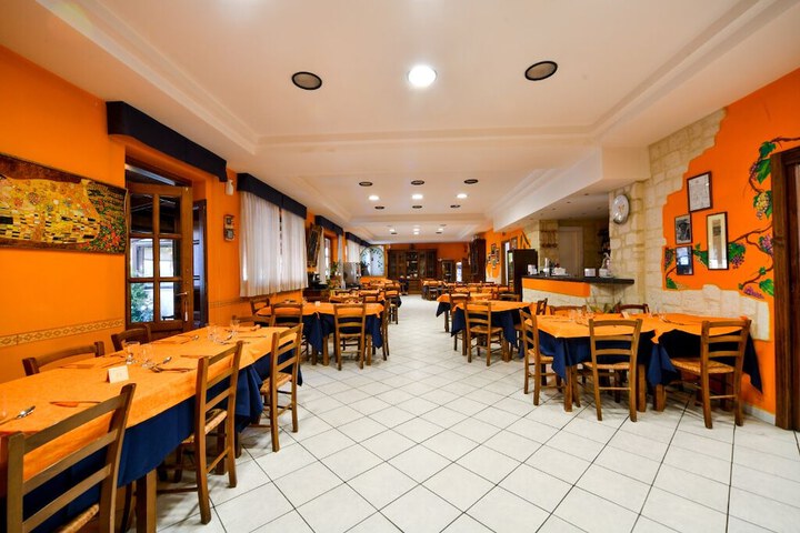 Dining 13 of 22