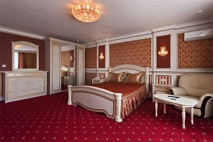 Room 8 of 22