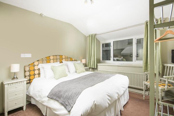 Room 5 of 72