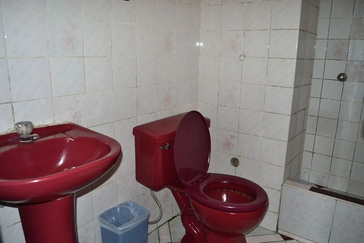 Room 8 of 16