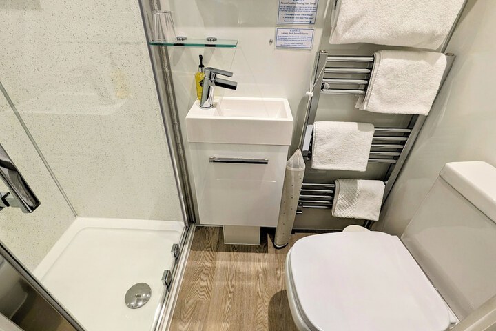 Room 71 of 122