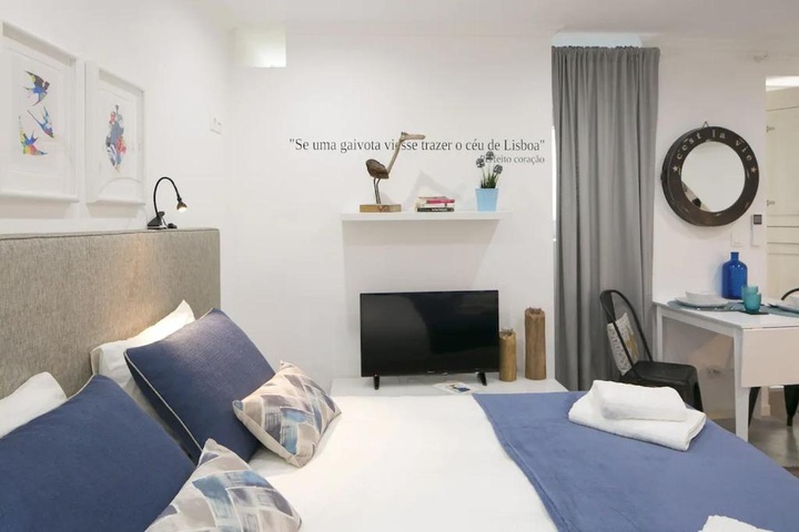 Room 5 of 10