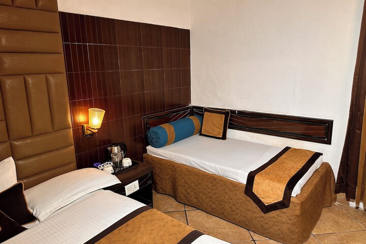 Room 5 of 37