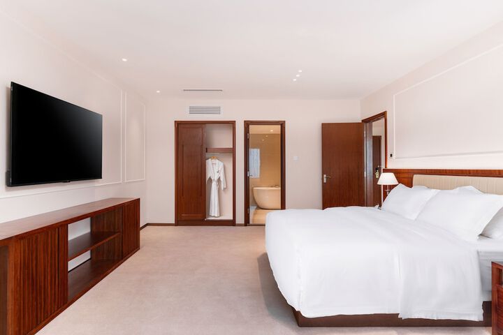 Room 11 of 42