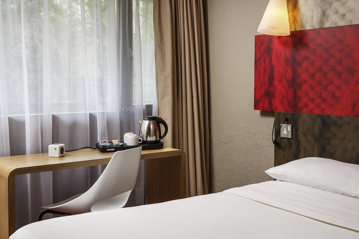 Room 13 of 47