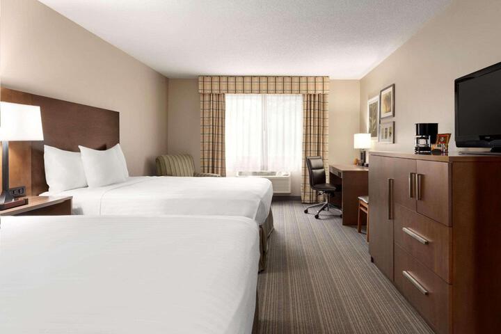 2 Queen Beds (4 of 6)