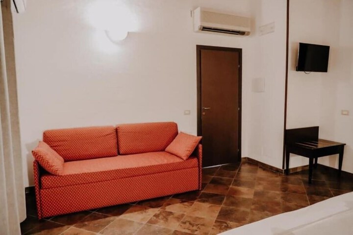 Room 4 of 50
