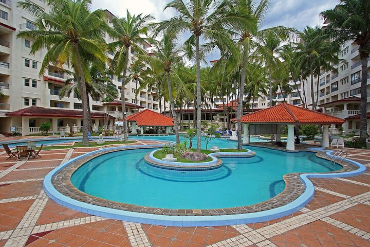 Hotel with Pool