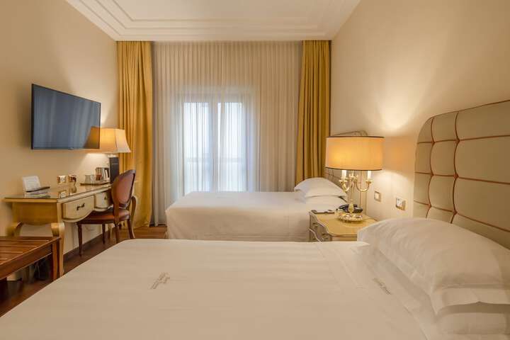 Room 43 of 106