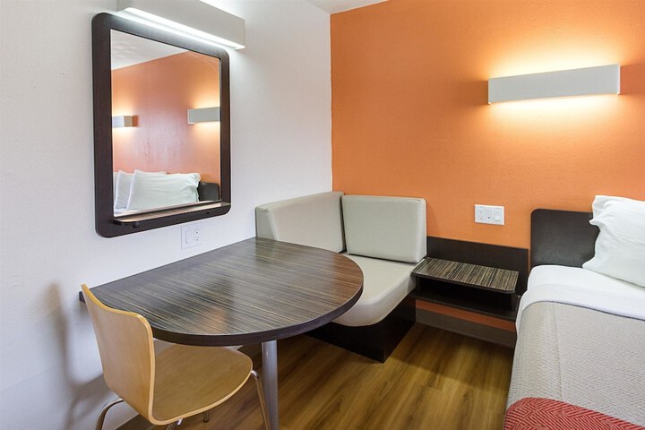 Room 9 of 31