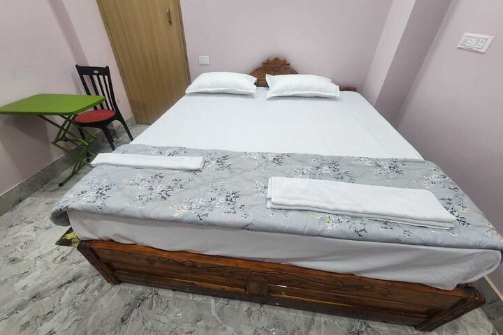 Room 5 of 18