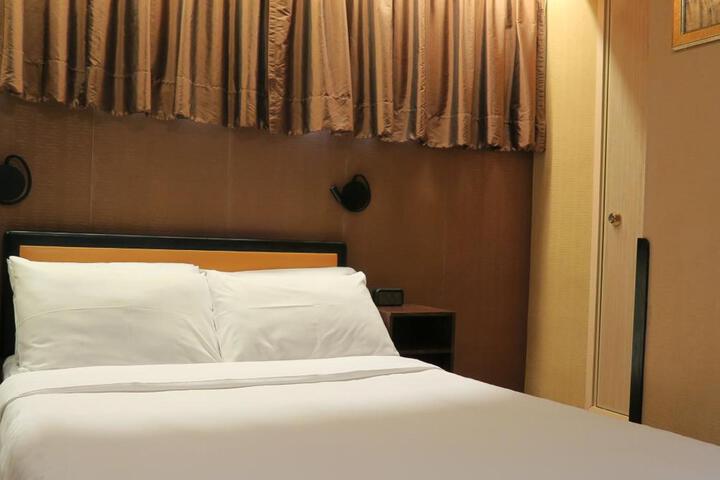 Room 70 of 117