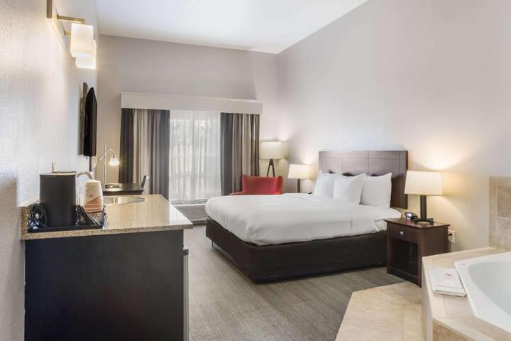 1 King Bed