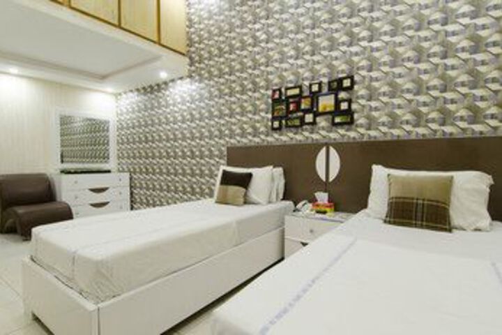 Room 17 of 43