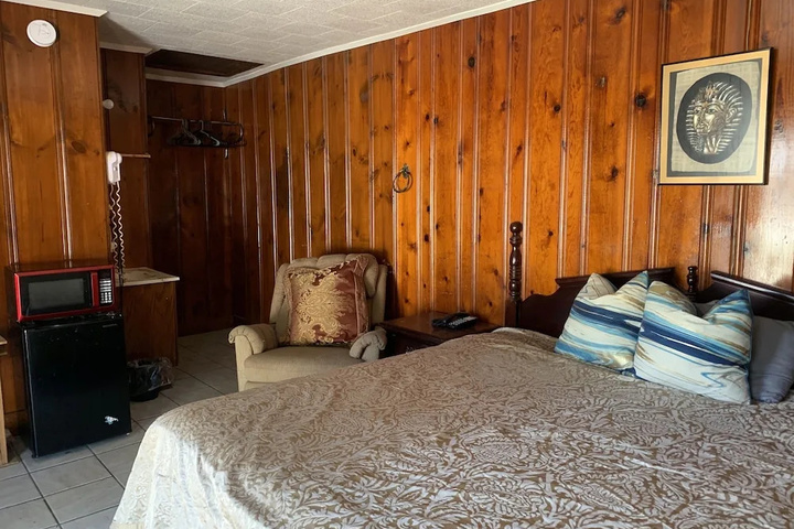 Room 5 of 10