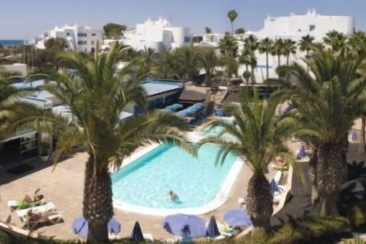 Hotel Pool