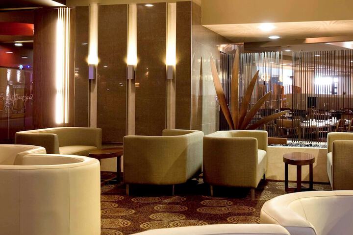 Lounge 66 of 84