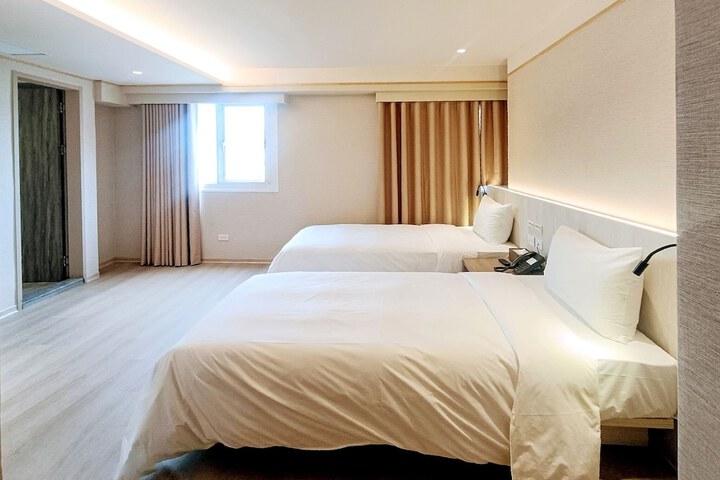 Room 21 of 37