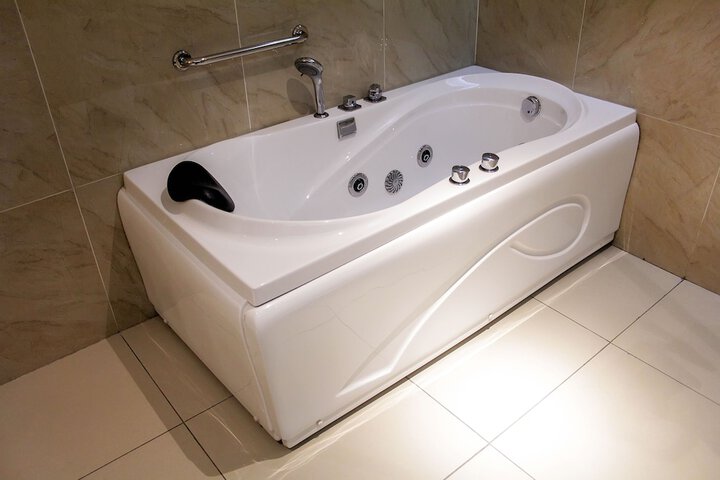 Hot Tub 21 of 32