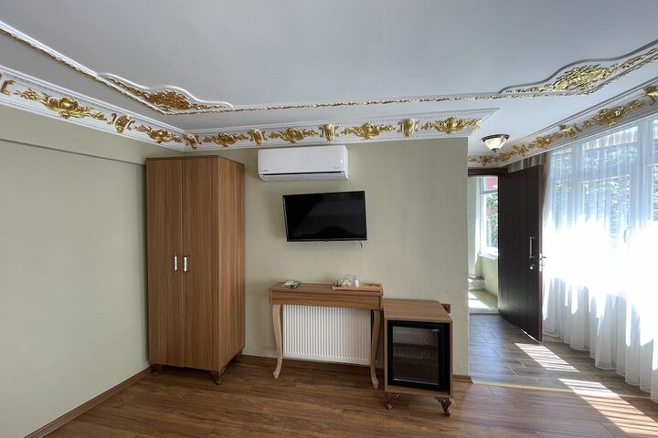 Room 13 of 24
