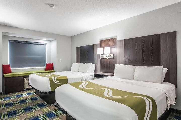 1 Queen Bed (8 of 22)