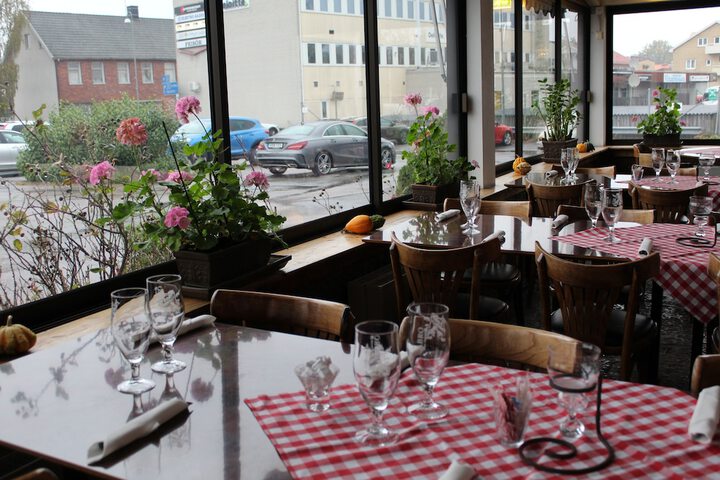 Dining 99 of 140